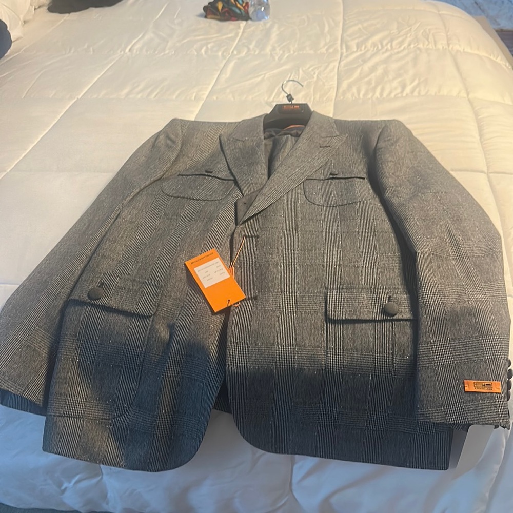 Steven Land Suit 46R